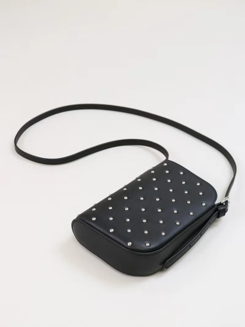 QUIVER PICO STUDDED