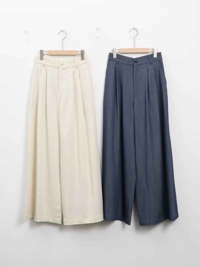 ツータックセミフレアパンツ