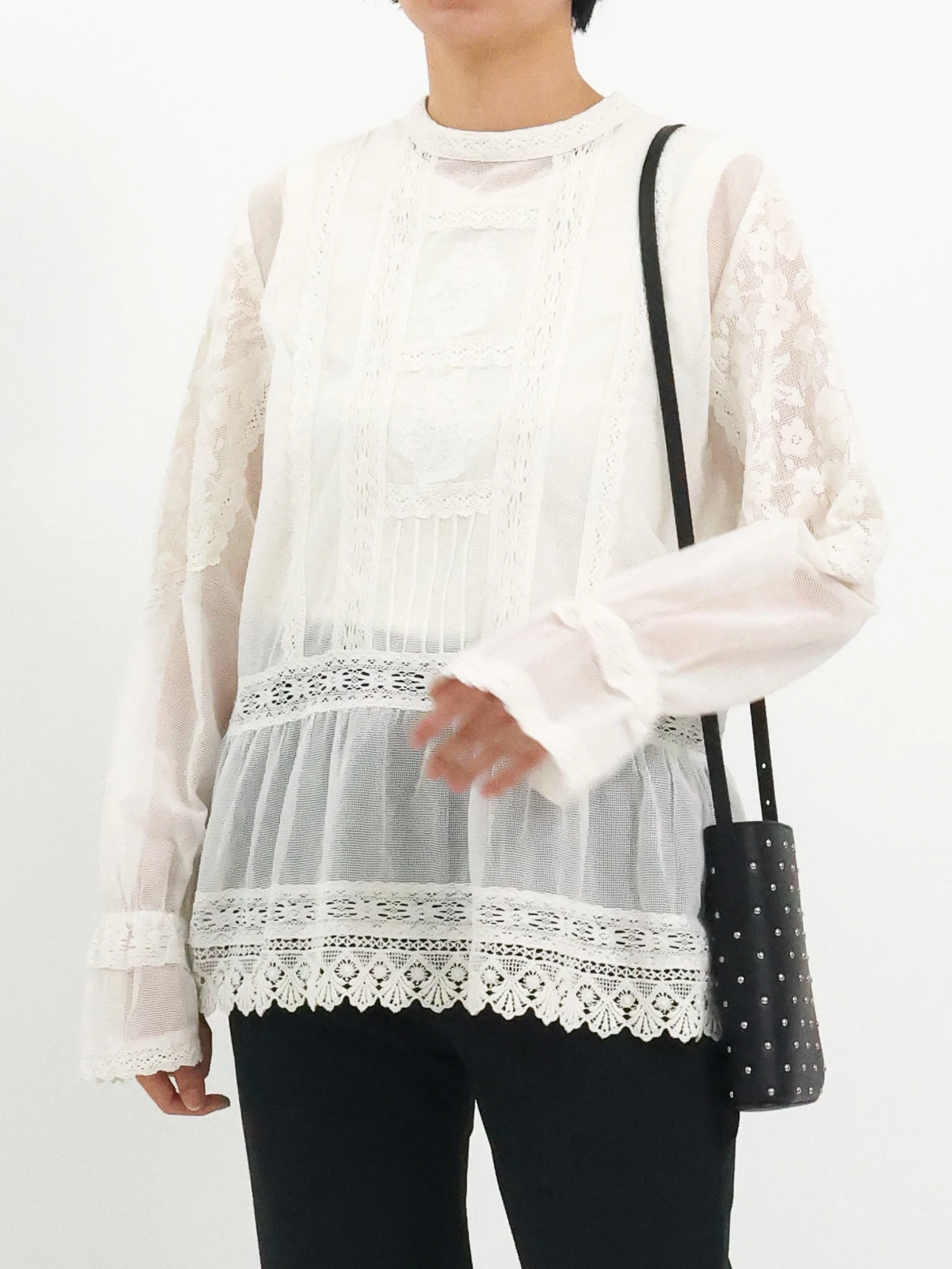 スカラップ刺繍リバーレースブラウス
