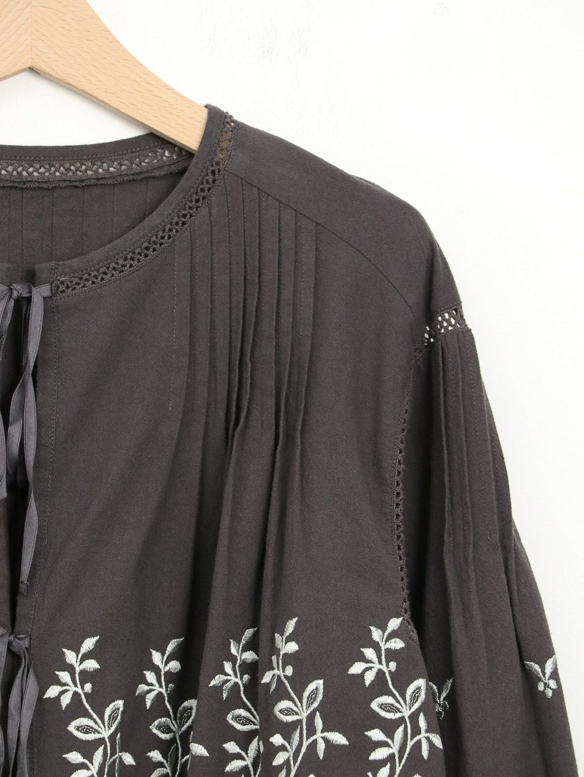 ne Quittez pas / ヌキテパ ] Crimp Cotton Anglaise Embroidery Top