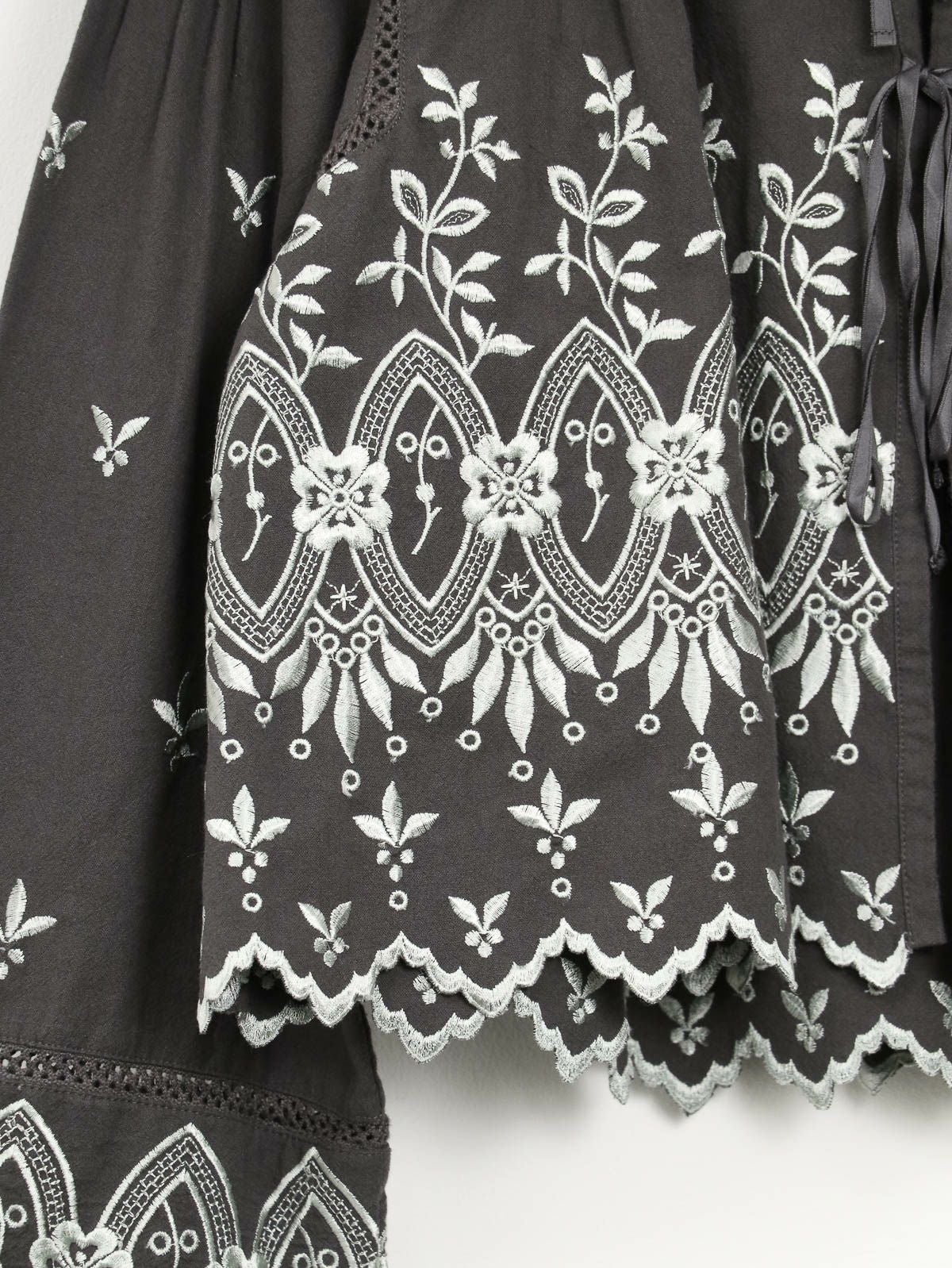ne Quittez pas / ヌキテパ ] Crimp Cotton Anglaise Embroidery Top