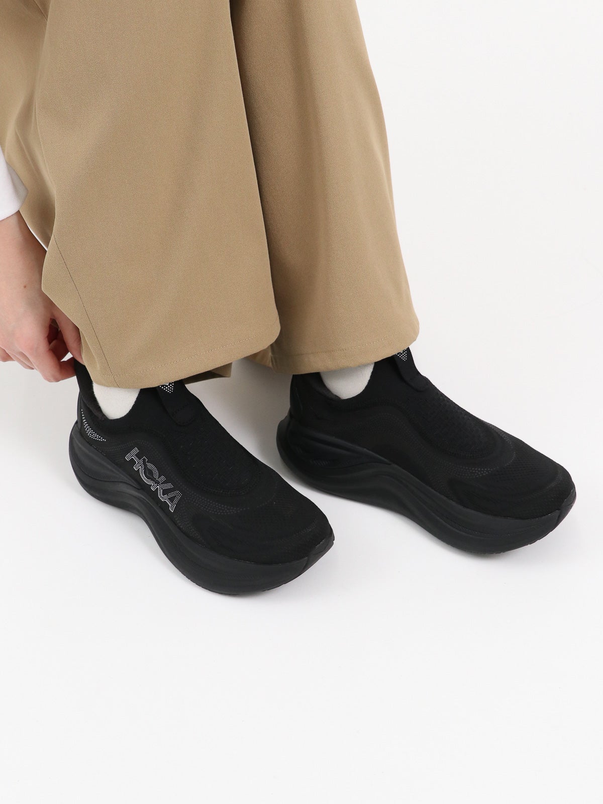 HOKA ] SKYWARD LACELESS | FUKAYA FASHION STORES ONLINE