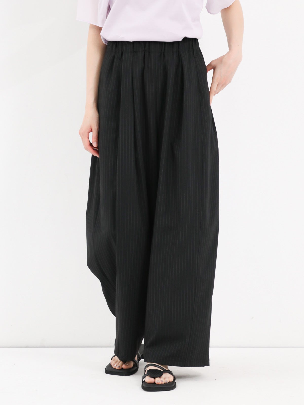 ISSEY MIYAKE me シャーリング　ギャザー　パンツ AQUAFITS ] ゴムギャザーパンツ - Stripe | FUKAYA FASHION STORES ONLINE