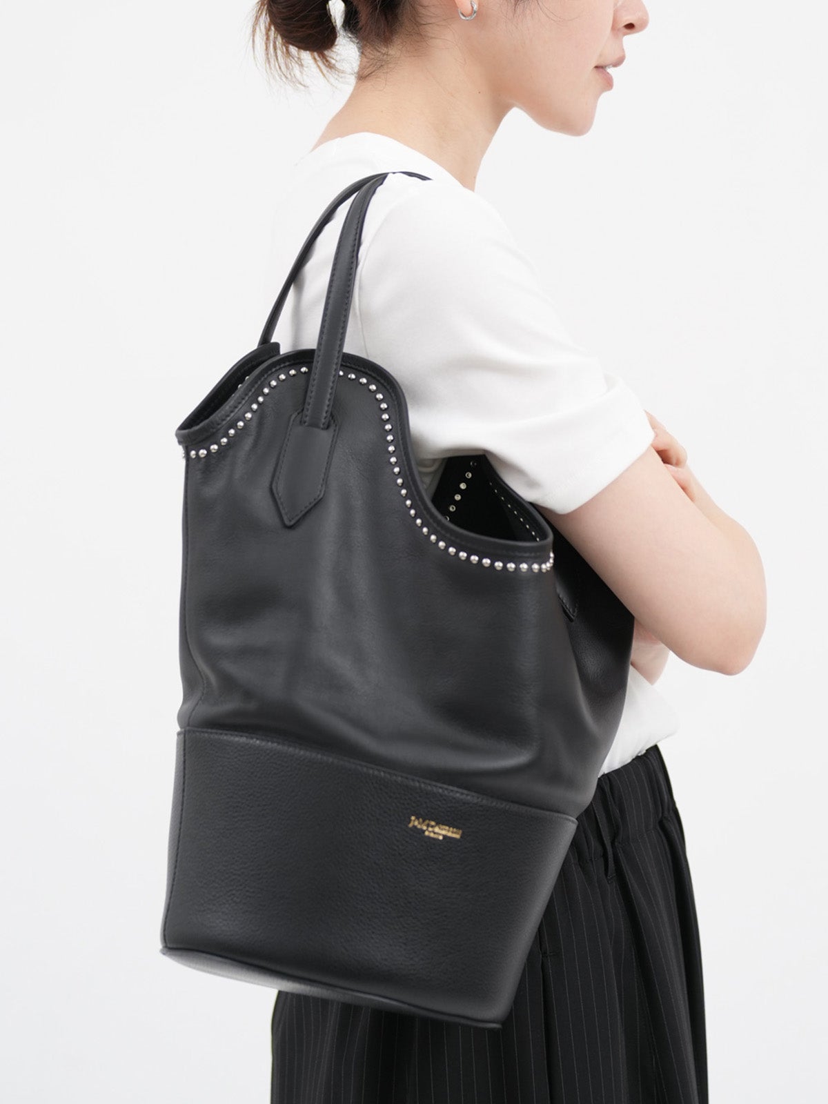 J&M DAVIDSON ] RAY BUCKET S WITH STUDS - Black | FUKAYA FASHION