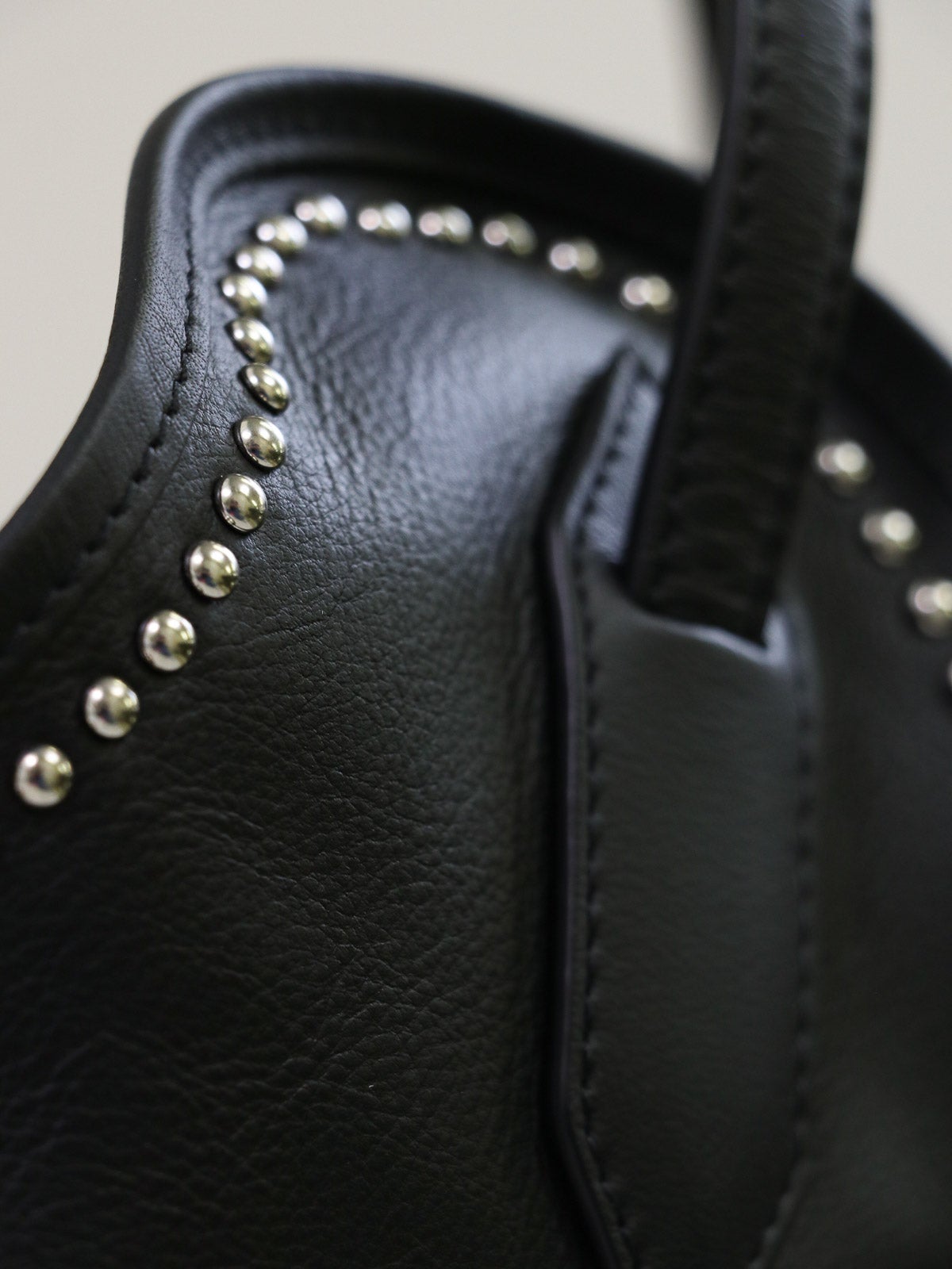 J&M DAVIDSON ] RAY BUCKET S WITH STUDS - Black | FUKAYA FASHION