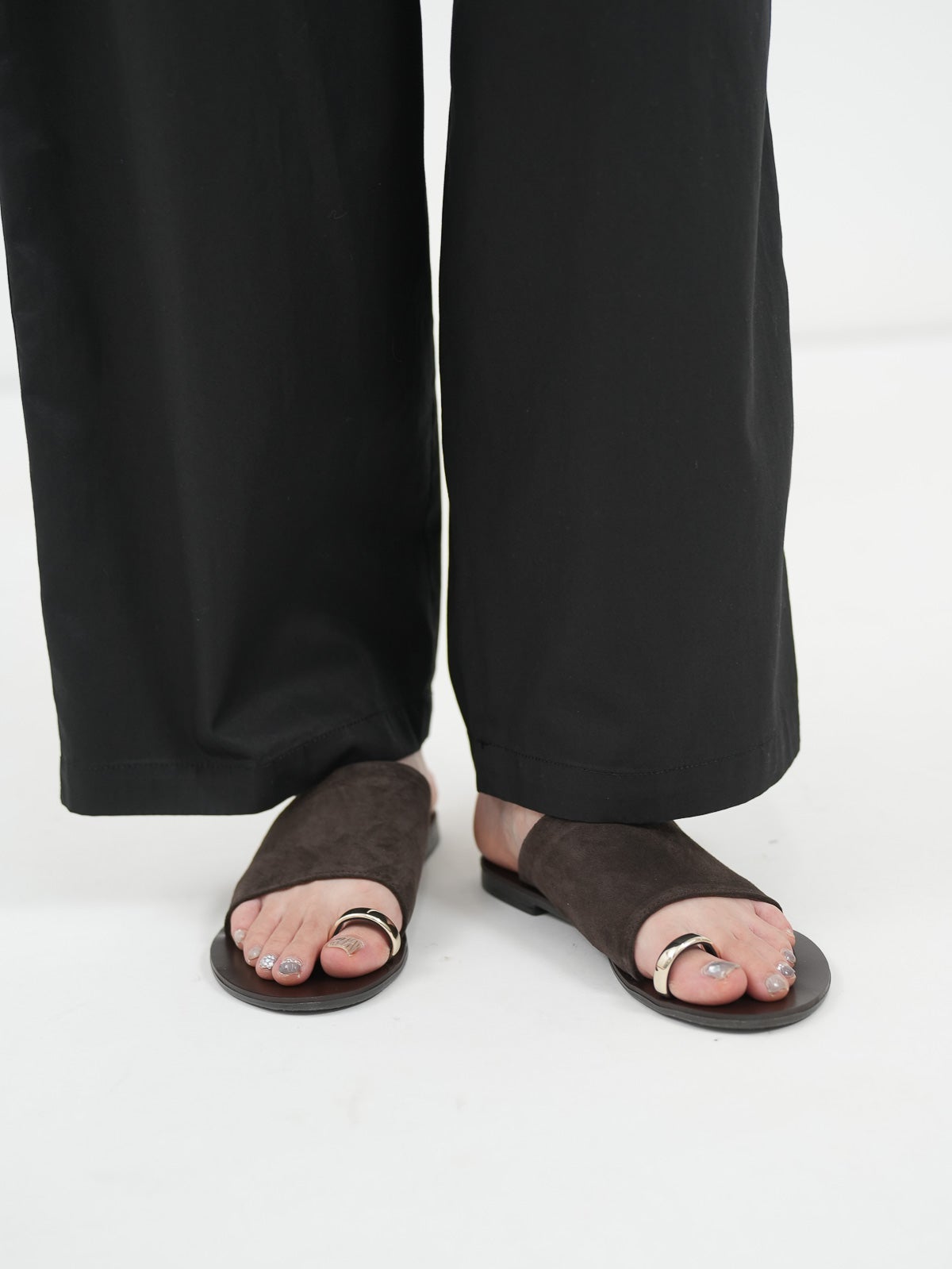 NICOLAS LAINAS ] スウェードサムリングサンダル | FUKAYA FASHION