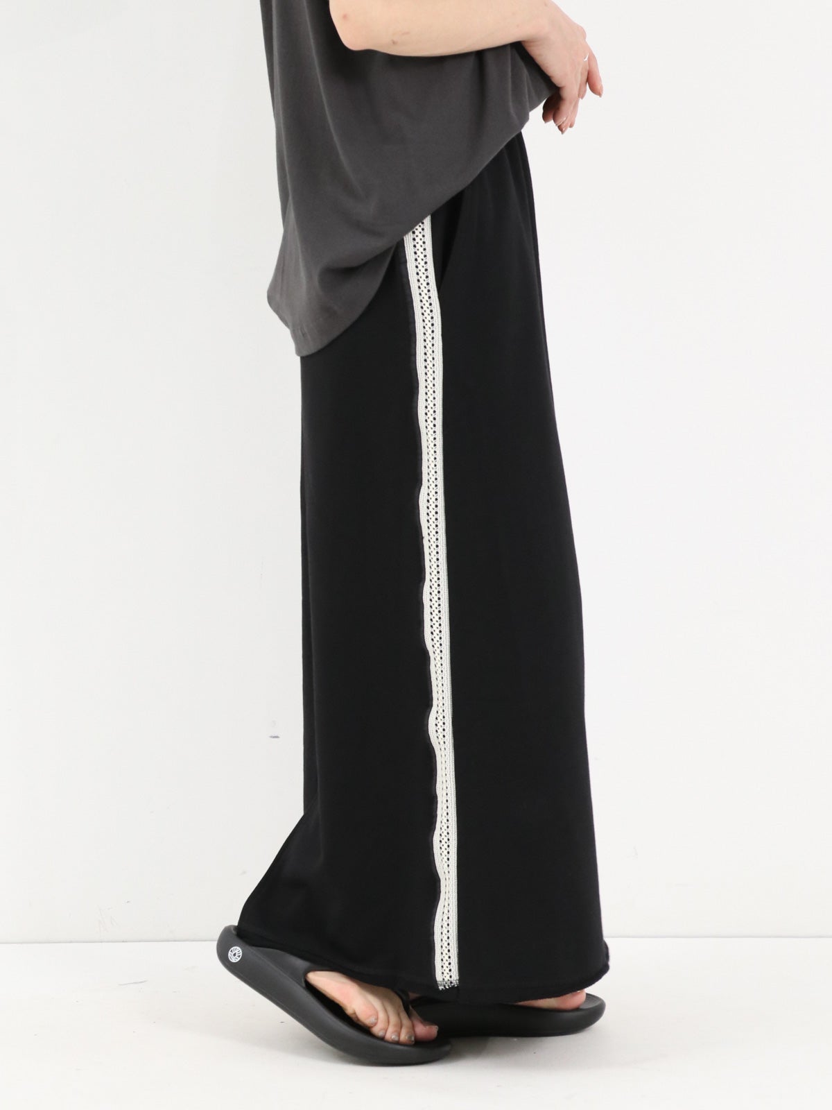 trois ] 裏毛サイドレーススカート | FUKAYA FASHION STORES ONLINE